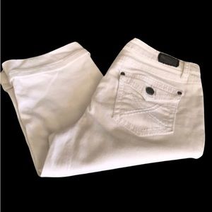 Earl white capri jeans. Size 8.  Cotton/Spandex.